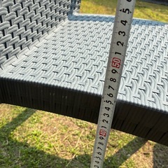 ガーデニング用の椅子と机の画像