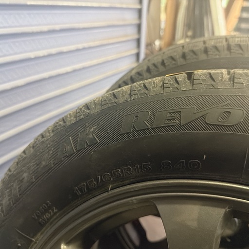 ブリヂストン BLIZZAK REVO2 スタッドレス 4本 175/65R15 アルミ付き