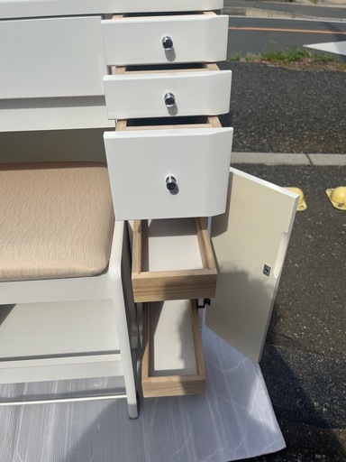 ほぼ未使用　美品 ニトリ 一面鏡ドレッサー 椅子付 LEDライト 引き出し多数　 高級家具 化粧板