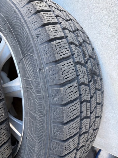215/65R16 スタッドレスタイヤ　アルミホイール付き