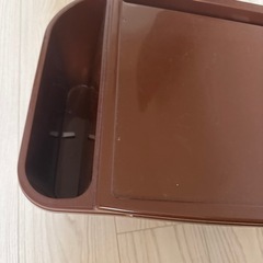 ベビー　キッズ用　ローデスク　茶色の画像