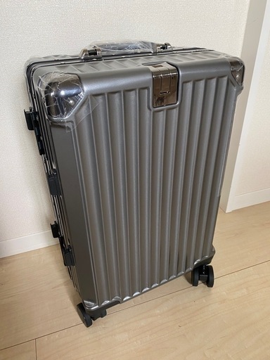 新品未使用✨ スーツケース キャリーケース　機内持ち込み　大容量 キャリーバッグ シルバー