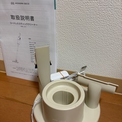 【美品・動作品】軽量コードレス掃除機✨付属品完備！の画像