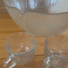 ガラスカップとパーティボールのセットの画像