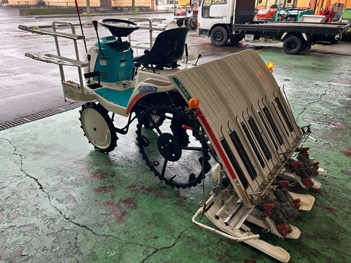クボタ 田植機 4条植え  セル付き　6馬力 4WD あぜぎわクラッチ　乗用型 田んぼ 水田 SPJ400 ガソリン 農機具 田植え機