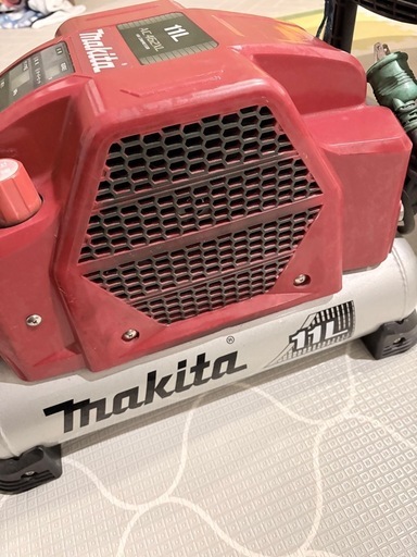 Makita AC462XLエアコンプレッサー 赤