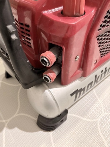 Makita AC462XLエアコンプレッサー 赤