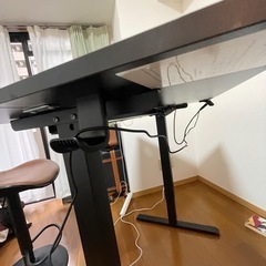 昇降式デスクの画像