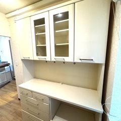 ニトリ　 大型の食器棚，家電ボード　幅140cm、高さ210cmの画像