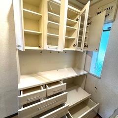 ニトリ　 大型の食器棚，家電ボード　幅140cm、高さ210cmの画像