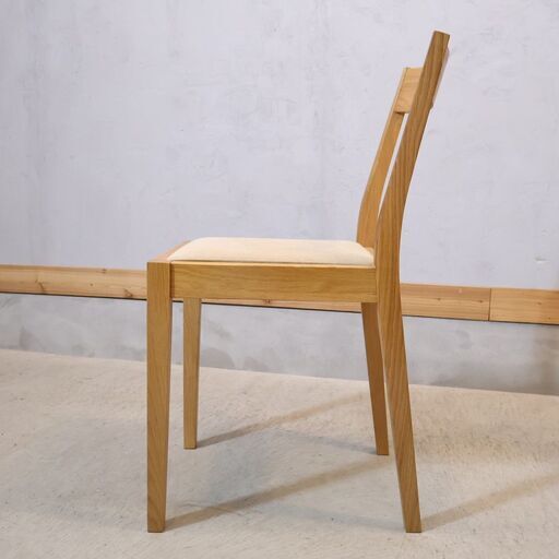 人気の無印良品(MUJI)のオーク材を使用したダイニングチェアです！！北欧モダンスタイルなどナチュラルテイストにおススメの木製椅子は1人暮らしにもぴったりです♪