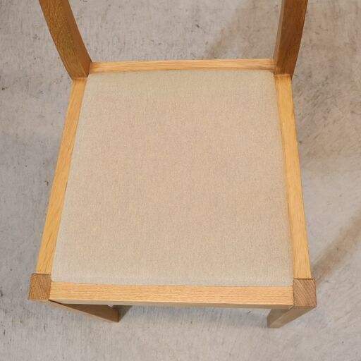 人気の無印良品(MUJI)のオーク材を使用したダイニングチェアです！！北欧モダンスタイルなどナチュラルテイストにおススメの木製椅子は1人暮らしにもぴったりです♪