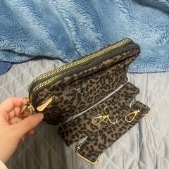 ヒョウ柄ショルダーバッグの画像