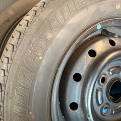 タイヤ付き◼️４本セット　ブリヂストン　軽自動車　アルミホイールではなくテッチン付きも出品中です■スズキ ワゴンR　スティングレイ　 AZワゴン　ミラ　ムーヴ　MRワゴン　ココア　軽自動車、軽バンの画像