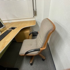 デスク＆チェア4セット（カリモク椅子）オフィス用・在宅ワークにもの画像