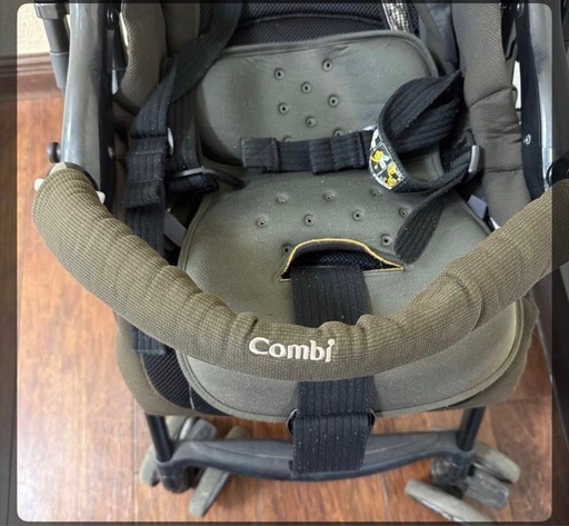 Combi 折りたたみ式ベビーカー ブラック
