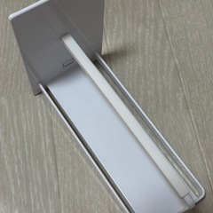 【（未使用で美品）山崎実業　tower マグネットバスルームスマートフォンスタンド】の画像