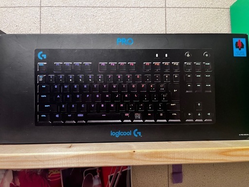ゲーミングデスクトップパソコン IdeaCentre Gaming 560、モニター(LCD-GC243HXDB)×2 