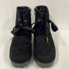 ブラックスエードブーツ リボン付きの画像