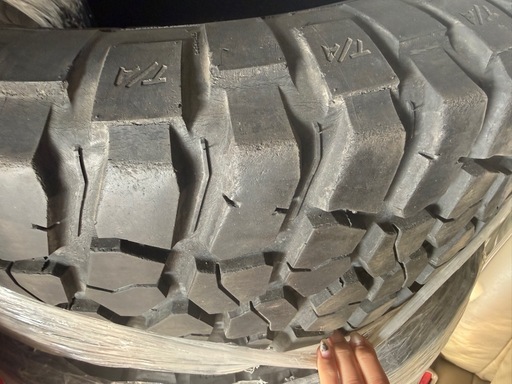 タイヤ TL315/75R16