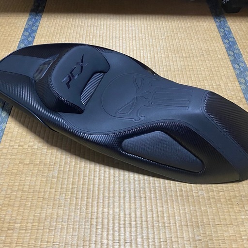 PCX125【jk05】シート ローダウン カスタム ドクロ　バックレスト付