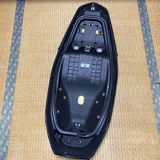 PCX125【jk05】シート ローダウン カスタム ドクロ　バックレスト付