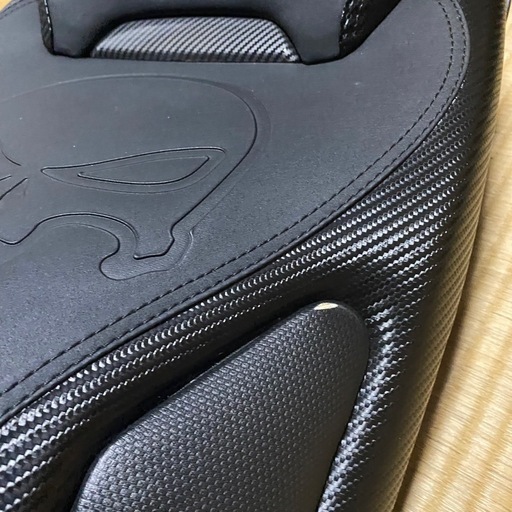 PCX125【jk05】シート ローダウン カスタム ドクロ　バックレスト付