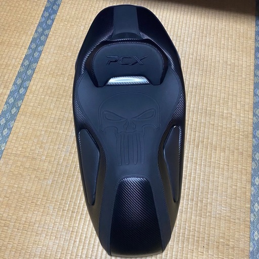 PCX125【jk05】シート ローダウン カスタム ドクロ　バックレスト付