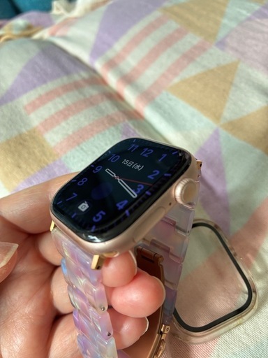 ローズゴールドのApple Watch (Series 10)