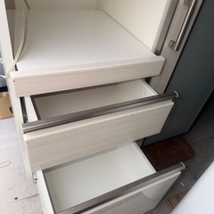 キッチンカウンター／収納棚の画像