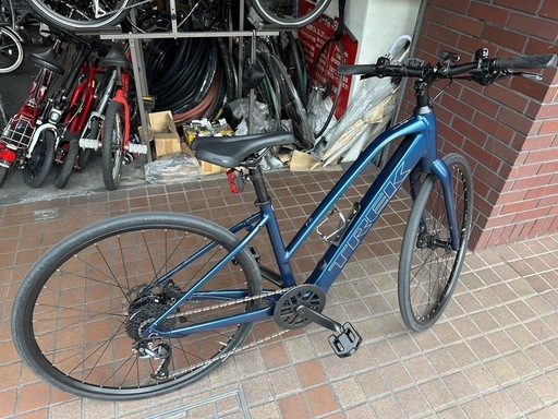 ★美品★TREK（トレック）　FX＋2　Stagger 電動アシスト自転車　9speed　Satin　Mulsanne　Blue