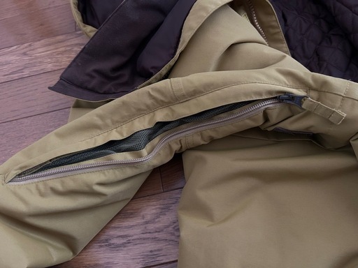 BURTON スノーボードウェア　Mサイズ　イエロー(からし色)