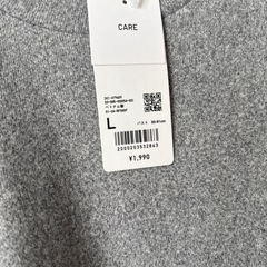 ユニクロ グレー トップス 未使用 Lサイズの画像