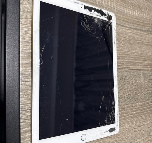 iPadジャンク品画面ひび割れ