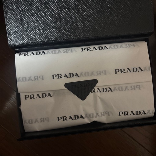 4/25 までprada プラダ U018　