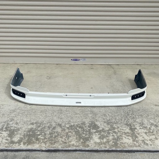 【中古】ハイエース200系　モデリスタ デイライト付フロントスポイラー　　(取説付き)