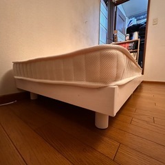 ベッドフレーム　マットレスの画像