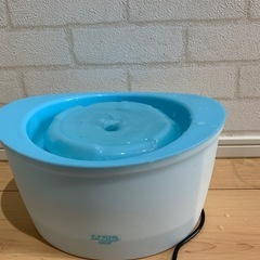 ペット自動水やり器　青色とピンクの画像