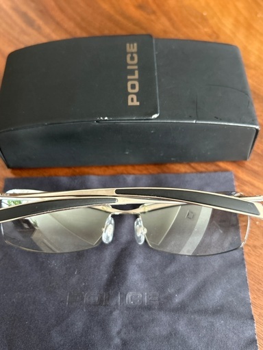 POLICE ミラーハーフ　サングラス　美品　チタニウム　人気　S8167J 　　COL 583X police-s8167j-583x-3.jpg
