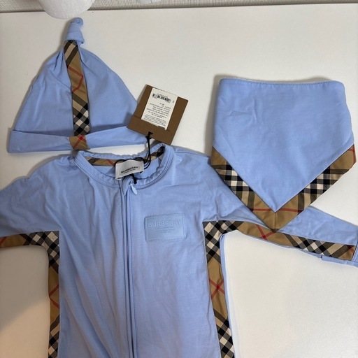 【新品タグ付き 】BURBERRYロンパース・帽子・スタイ