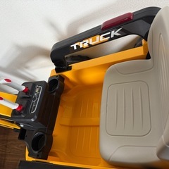 子供用の電動乗用ショベルカーの画像