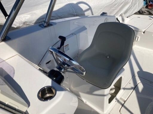 【 ヤマハ AX220 ウェイクタワー仕様 】令和4年式　エンジン80h 船台付き