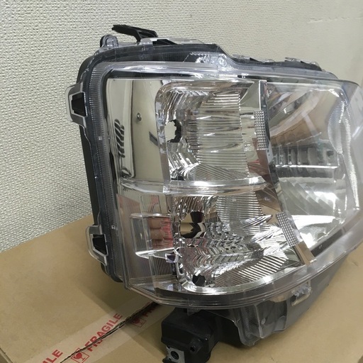 ダイハツ　ハイゼット右ヘッドライト‼️