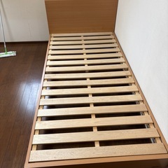 ベッドフレームの画像