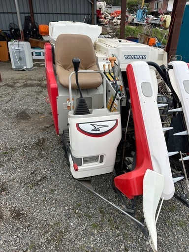 ヤンマー コンバイン Ee211W 2条 11馬力 238ｈ 袋取り