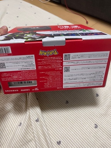 ゲーム機本体はまだ元の箱に入ったままです。