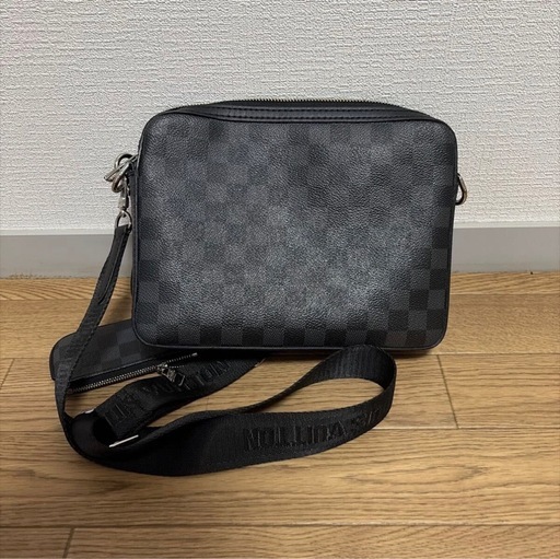 ルイヴィトンショルダーバック黒