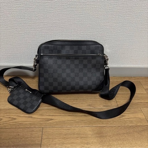 ルイヴィトンショルダーバック黒