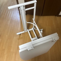 昇降式デスクの画像