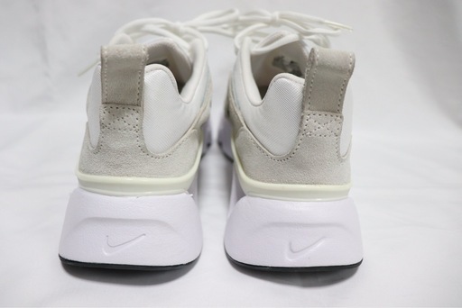 美品　スニーカーNIKE25cm